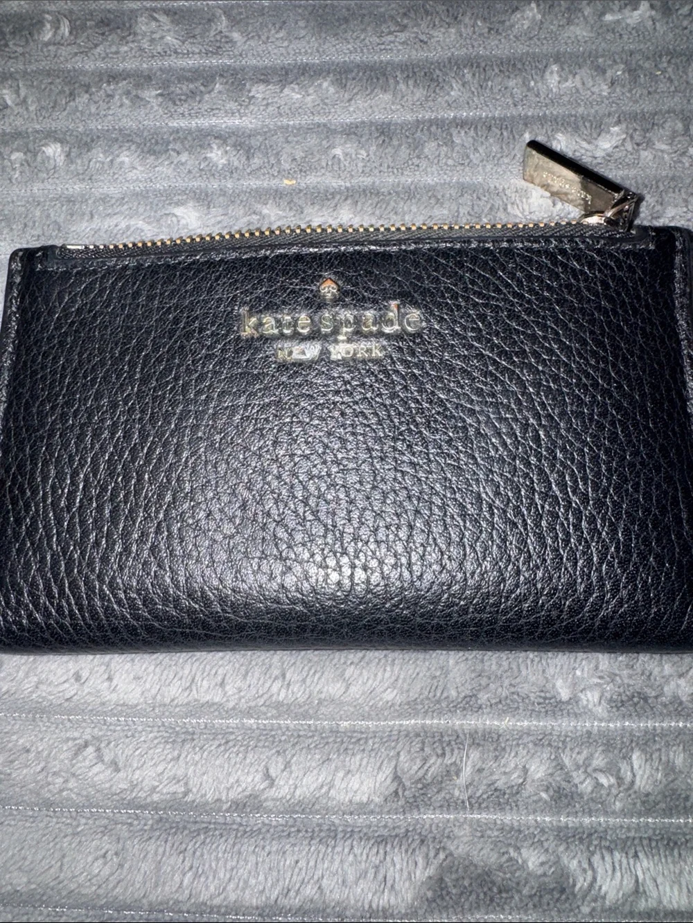 kate spade black pebbled leather zip card wallet with gold logo